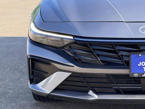 Fluid Metal 2025 Hyundai ELANTRA Limited