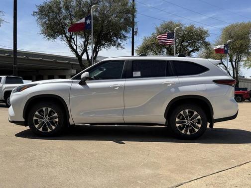 2026 Toyota Highlander XLE