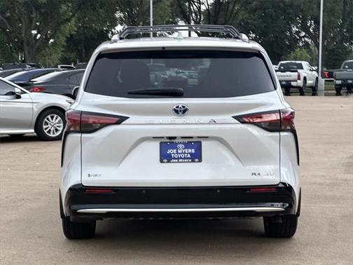 2025 Toyota Sienna Platinum 7 Passenger