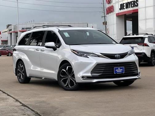 2025 Toyota Sienna Platinum 7 Passenger