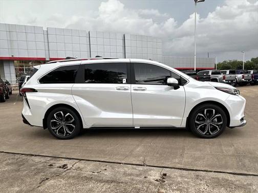 2025 Toyota Sienna Platinum 7 Passenger