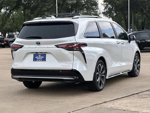2025 Toyota Sienna Platinum 7 Passenger