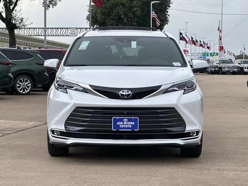 2025 Toyota Sienna Platinum 7 Passenger