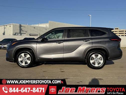 Magnetic Gray Metallic 2025 Toyota Highlander LE