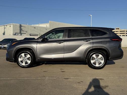 2025 Toyota Highlander LE