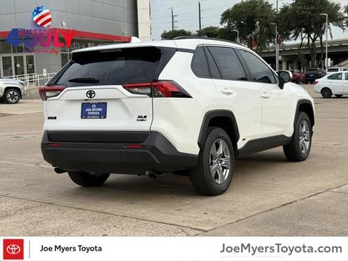 2025 Toyota RAV4 Hybrid XLE