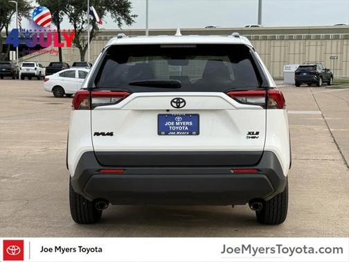 2025 Toyota RAV4 Hybrid XLE