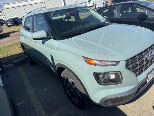 2025 Hyundai VENUE SEL