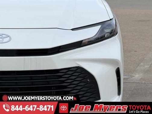 Ice Cap 2025 Toyota Camry LE