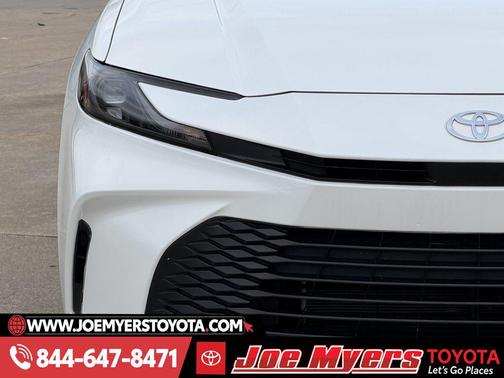 Ice Cap 2025 Toyota Camry LE