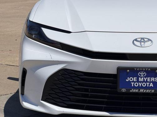 Ice Cap 2026 Toyota Camry LE