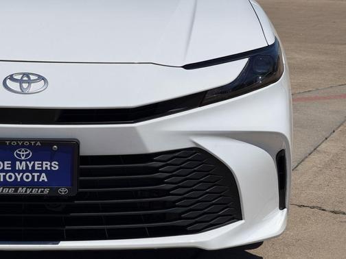 Ice Cap 2026 Toyota Camry LE