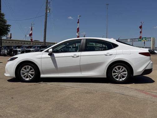 Ice Cap 2026 Toyota Camry LE