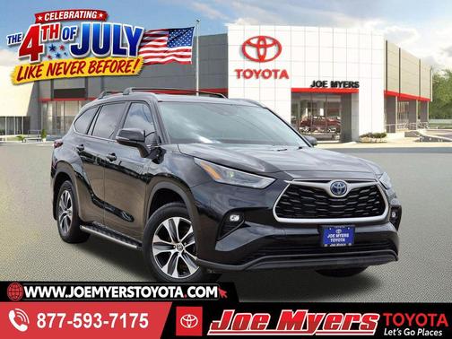 Midnight Black Metallic 2024 Toyota Highlander Hybrid XLE