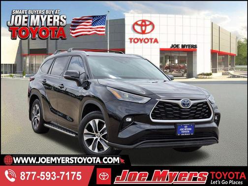 Midnight Black Metallic 2024 Toyota Highlander Hybrid XLE
