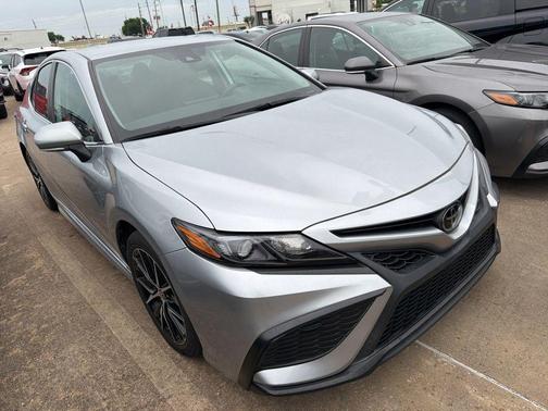 Celestial Silver Metallic 2024 Toyota Camry SE