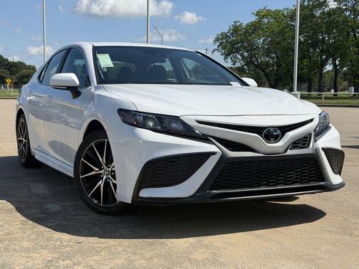 Ice 2024 Toyota Camry SE