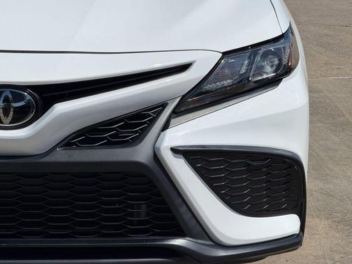 Ice 2024 Toyota Camry SE