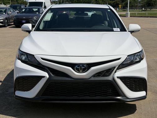 Ice 2024 Toyota Camry SE