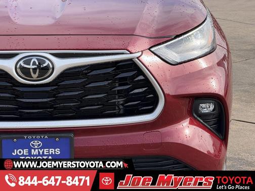 Pearl 2024 Toyota Highlander LE