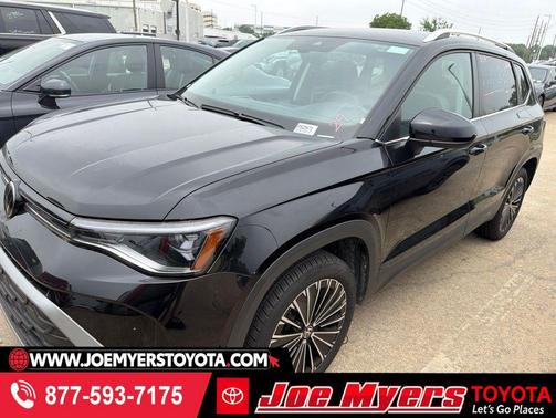 Deep Black Pearl 2025 Volkswagen Taos 1.5T SE