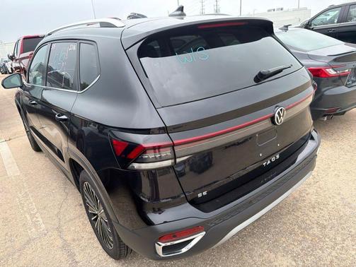 Deep Black Pearl 2025 Volkswagen Taos 1.5T SE