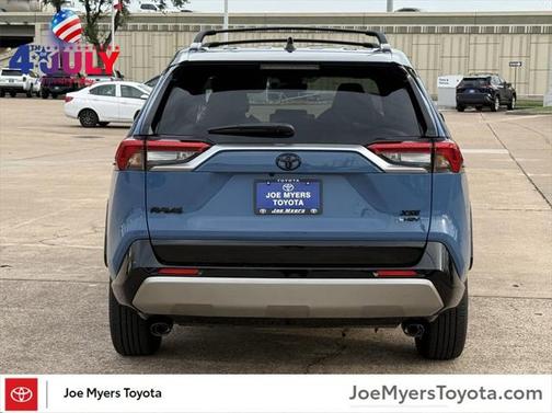 2025 Toyota RAV4 Hybrid SE