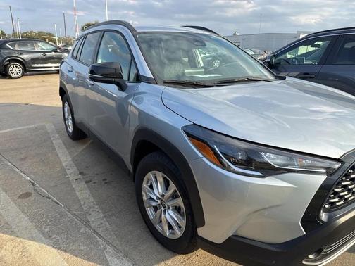 2025 Toyota Corolla Cross LE