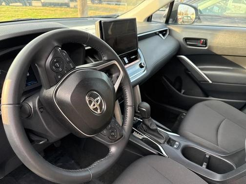 2025 Toyota Corolla Cross LE