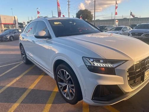 2021 Audi Q8 55 Premium Plus