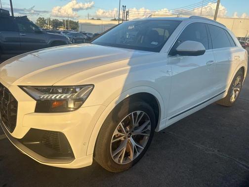 2021 Audi Q8 55 Premium Plus