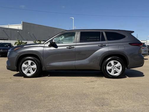 2025 Toyota Highlander LE