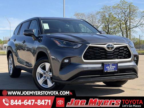Magnetic Gray Metallic 2025 Toyota Highlander LE
