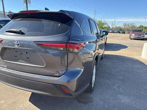 2025 Toyota Highlander LE