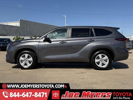 Magnetic Gray Metallic 2025 Toyota Highlander LE