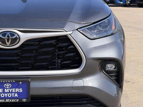 2025 Toyota Highlander LE