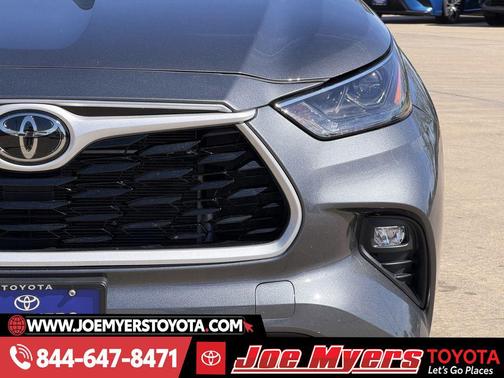 Magnetic Gray Metallic 2025 Toyota Highlander LE