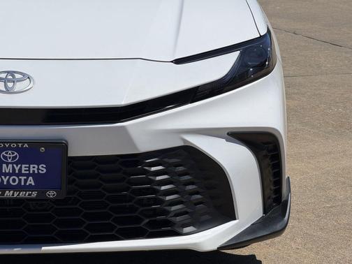 Ice Cap 2026 Toyota Camry SE