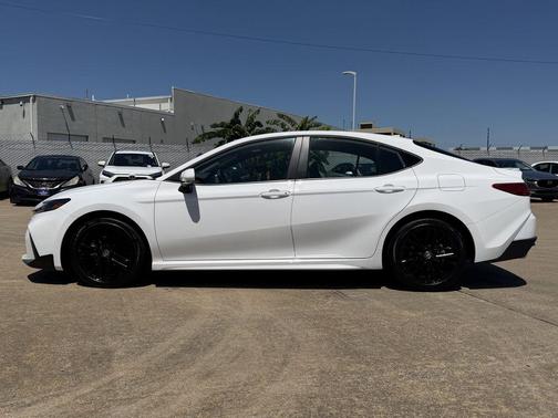 Ice Cap 2026 Toyota Camry SE