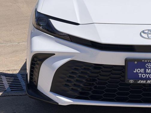 Ice Cap 2026 Toyota Camry SE