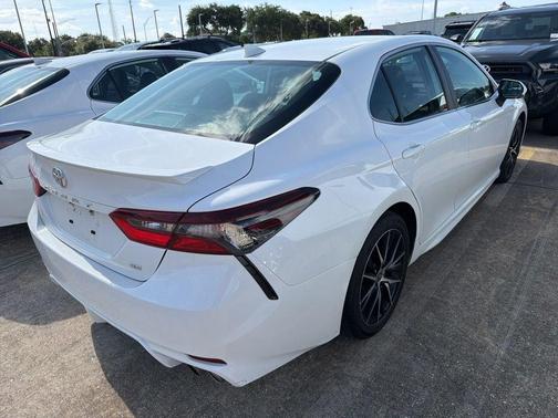 Ice Cap 2024 Toyota Camry SE
