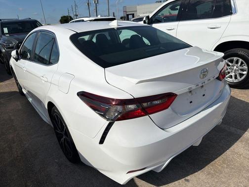Ice Cap 2024 Toyota Camry SE