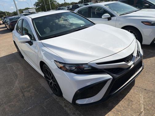 Ice Cap 2024 Toyota Camry SE