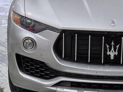 Grigio Metallo Metallic 2017 Maserati Levante Base