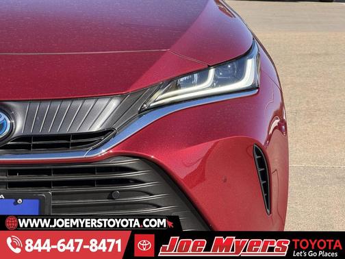 Ruby Flare Pearl 2022 Toyota Venza XLE
