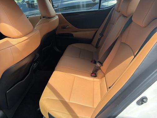 White Pearl 2024 Lexus ES 350 Base