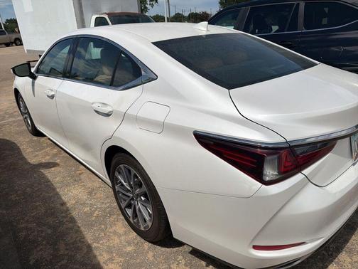 White Pearl 2024 Lexus ES 350 Base