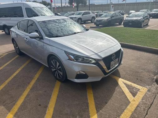 2022 Nissan Altima 2.5 SV