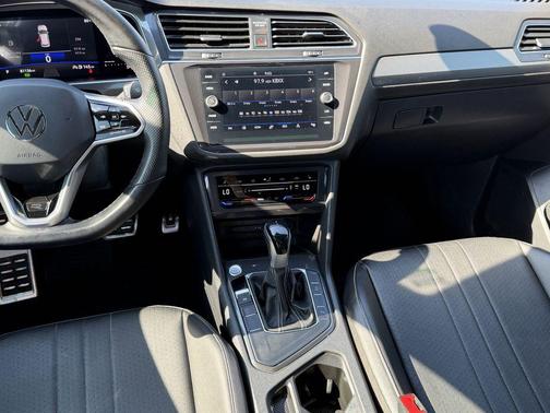 Pyrite Silver Metallic 2022 Volkswagen Tiguan 2.0T SE R-Line Black