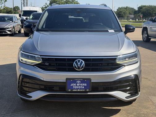 Pyrite Silver Metallic 2022 Volkswagen Tiguan 2.0T SE R-Line Black